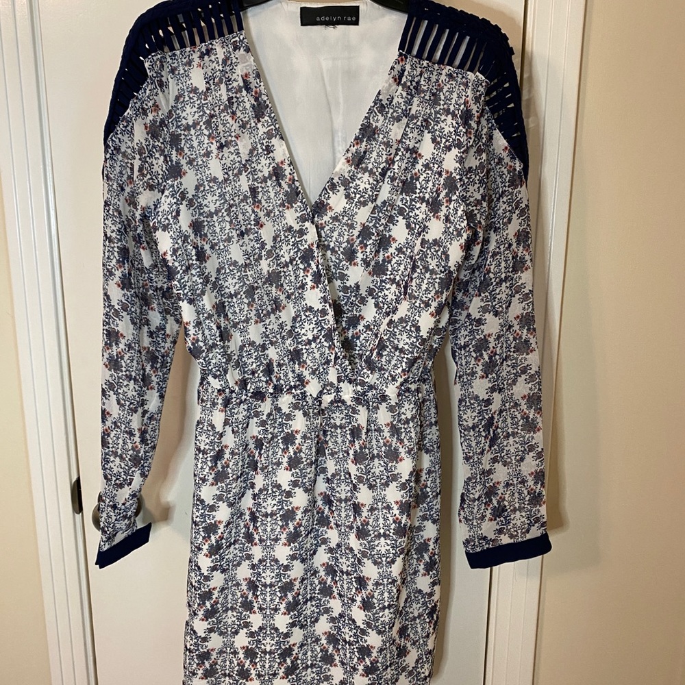 Long sleeve floral dress Size: Small